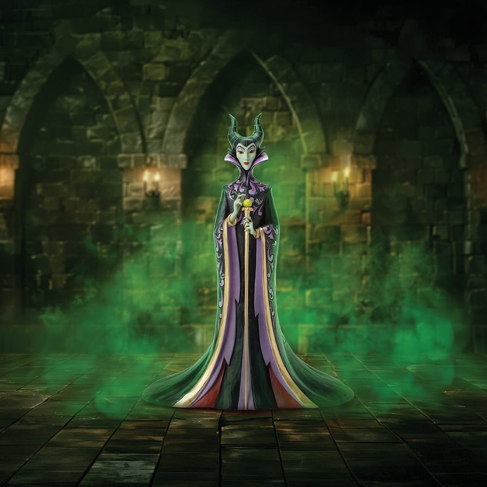 "Handgemaakt Jim Shore-miniatuur van Maleficent Deluxe, prachtig gedetailleerd en kleurrijk, met haar kenmerkende verschijning uit Sleeping Beauty."