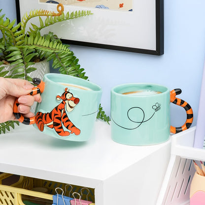 "Disney Winnie the Pooh ‘Teigetje’ Beker met vrolijk design, geschikt voor warme en koude dranken."