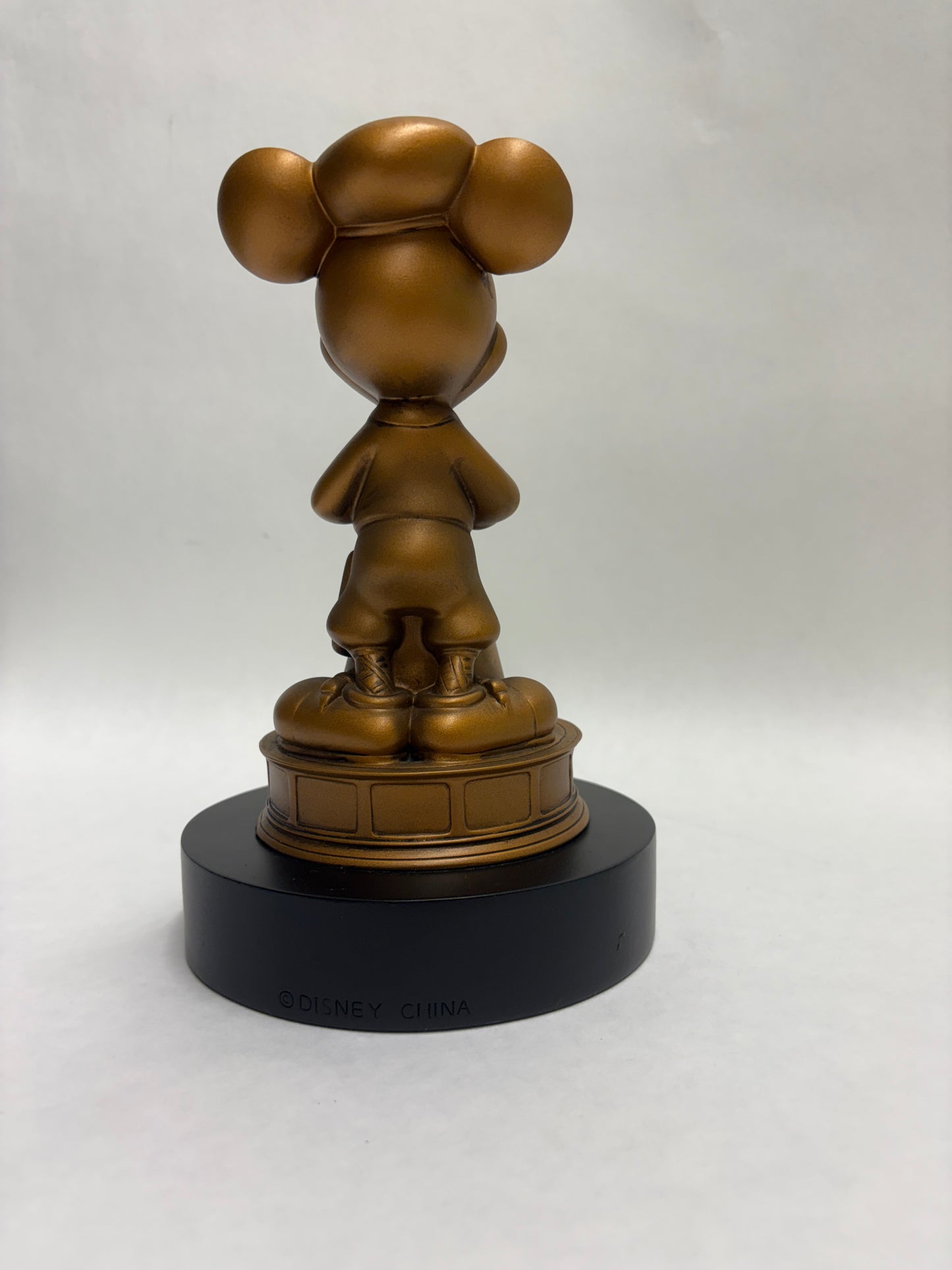 Gedetailleerde close-up van de Mickey Mouse beeldengroep uit het Walt Disney Studios Park.