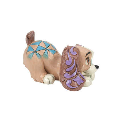 Charmant miniatuurbeeldje van Lady, een nostalgisch en decoratief verzamelobject voor Disney-fans.