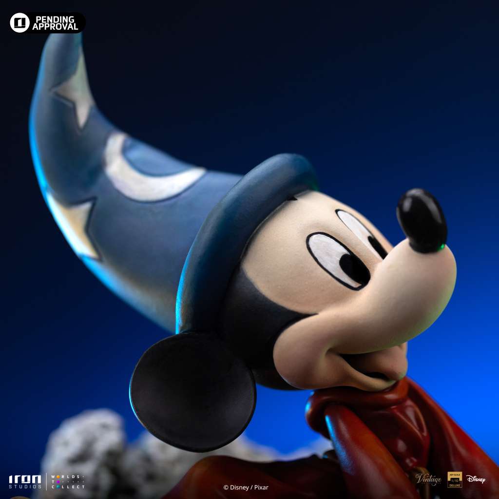 Sorcerer Mickey Deluxe Statue van Iron Studios – een magisch verzamelstuk geïnspireerd op een iconisch Disney-moment.