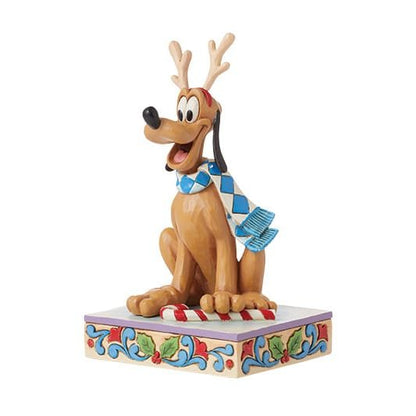 Disney Traditions beeldje van Pluto met rendiergeweien, handgemaakt en handbeschilderd in kerstsfeer.