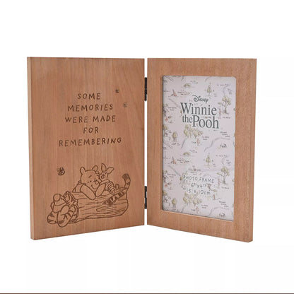 Opvouwbare fotolijst met lieve Winnie de Poeh-illustratie en de tekst "Some memories were made for remembering".