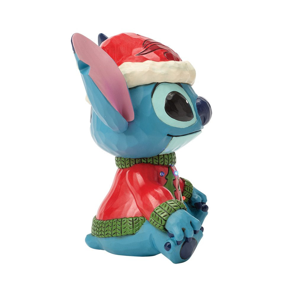 Geef een magisch kerstcadeau met Disney Traditions ‘Stitch Sweater LED’. Vrolijk, speels en gedetailleerd mini-beeldje, ideaal voor Disney- en kerstfans.