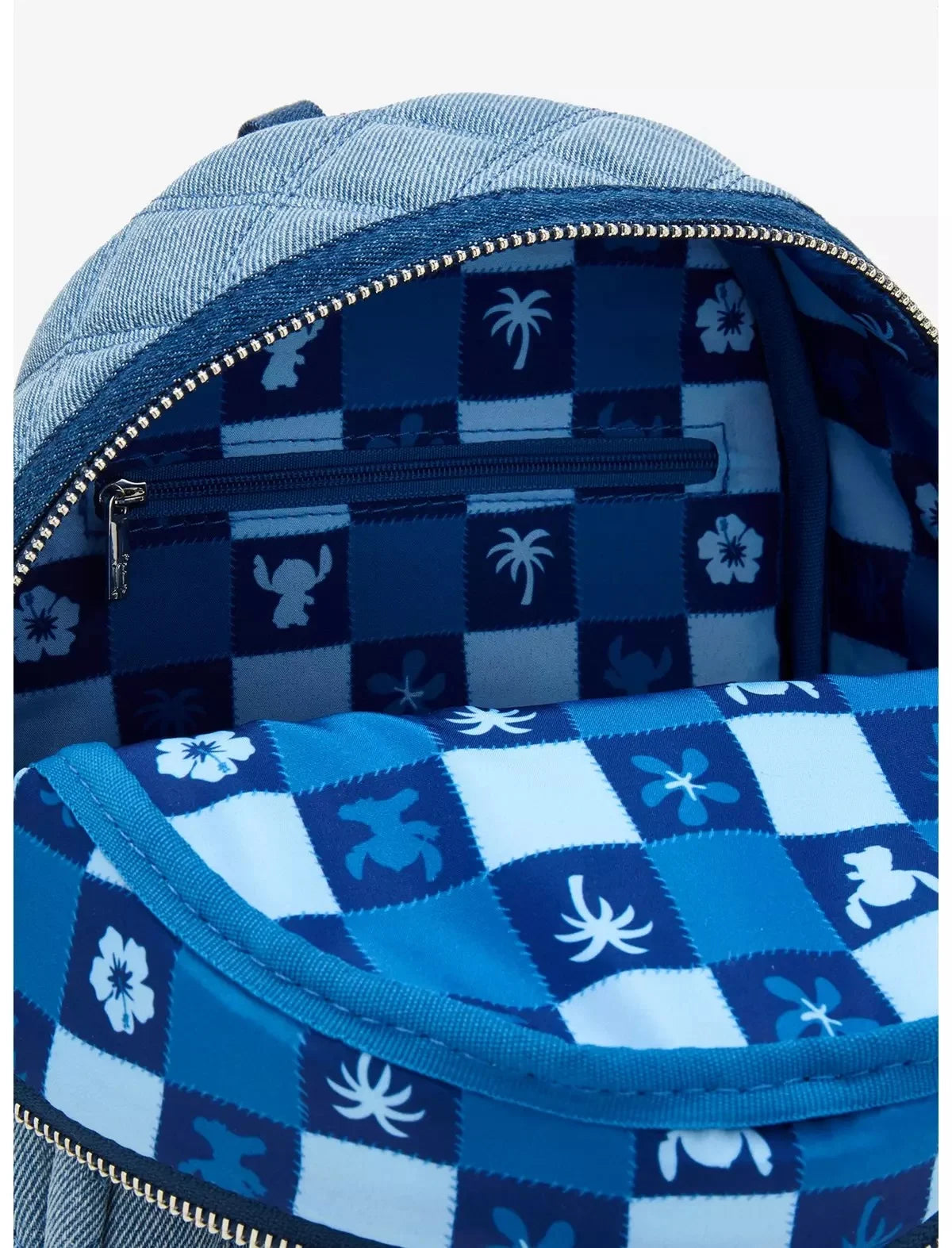 Stijlvolle en duurzame Stitch denim rugzak met ritssluitingen en speelse applicaties voor Disney-fans.