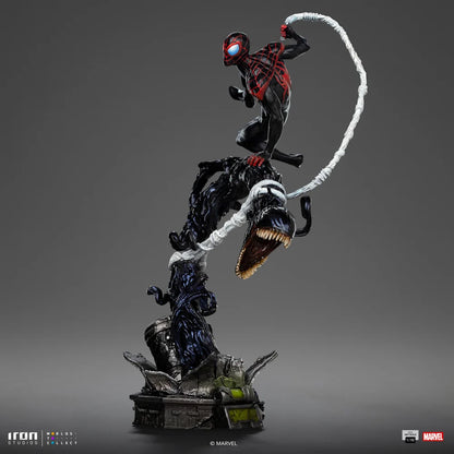 Deze Marvel Miles Morales BDS Art Scale 1/10 is een hoogwaardig verzamelbeeld met oog voor detail. Van het sculpt tot het verfwerk: alles straalt kwaliteit uit. Ideaal voor liefhebbers van exclusieve Marvel-statues.