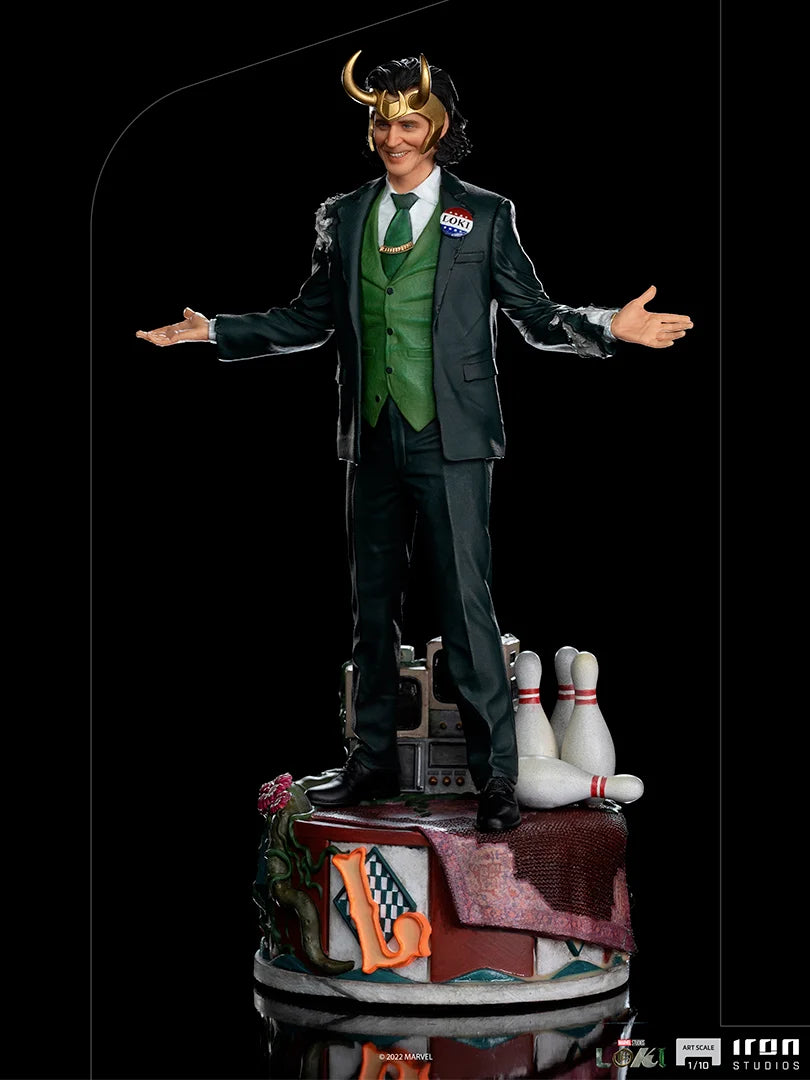 “Marvel Loki beeldje in President-variant, ideaal om tentoon te stellen op plank, bureau of in collectie.”