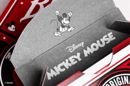 Authentiek, nieuw en verzegeld Bicycle speelkaarten-deck met tijdloze Mickey Mouse illustraties en standaard index.