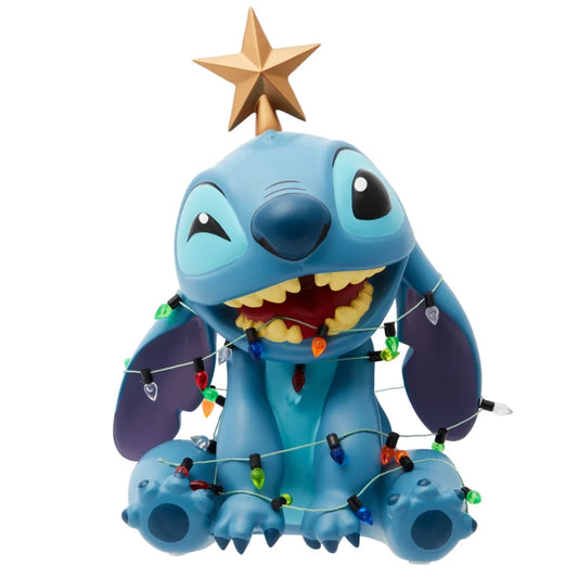 Breng de kerstsfeer tot leven met dit vrolijke Disney Christmas Stitch figuur. Stitch is speels omwikkeld met kleurrijke kerstlichtjes en zorgt direct voor een warme, feestelijke uitstraling. Een must-have voor Disney-fans en een perfecte aanvulling op je kerstdecoratie.