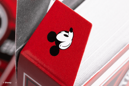 Duurzame Mickey Mouse speelkaarten met klassieke designs, geschikt voor spelplezier en verzamelen, gemaakt in de VS.