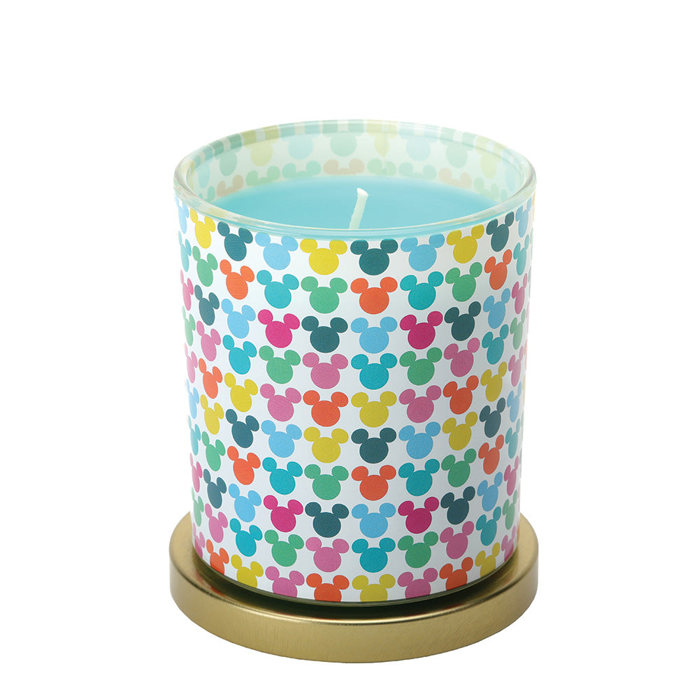 Breng een vleugje Disney-magie en tropische frisheid in huis met de Mickey Mouse Sea Spray & Coconut geurkaars. Perfect om jezelf te verwennen of als vrolijk cadeau voor Disney-fans die houden van zomerse, ontspannende geuren.