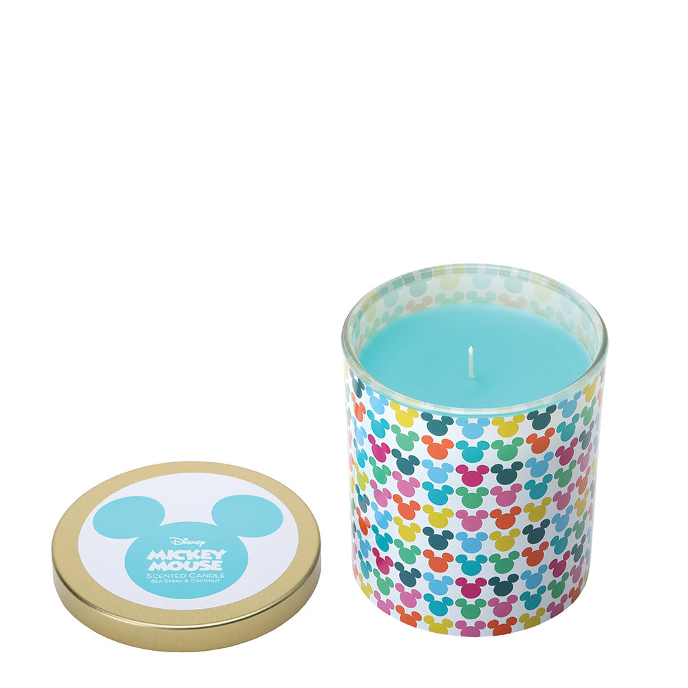 Verwelkom een frisse oceaanbries in je interieur met de Disney Home Mickey Mouse Sea Spray & Coconut geurkaars. De verkwikkende geur van zeezout en kokos zorgt voor een ontspannen sfeer, terwijl het iconische Mickey Mouse-design een charmante en speelse toevoeging aan je huis is.