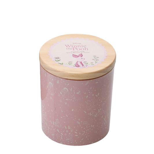 Laat je huis stralen met de frisse, bloemige geur van de Disney Home Knorretje Spring Blossom & Acorn geurkaars. De zachte eikeltonen creëren een gezellige, ontspannen sfeer, terwijl het schattige Knorretje-design een vrolijke toevoeging is aan elk interieur.